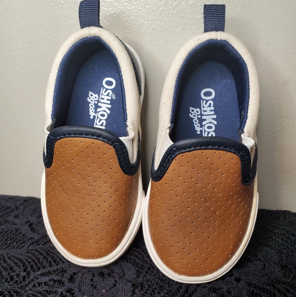 Toddler Oshkosh Loafers Size 4 EUC